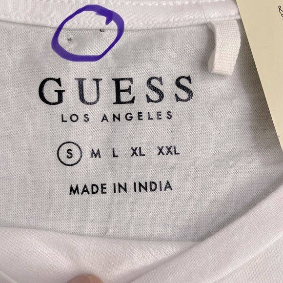 GUESS Women's Vintage Magazine Organic Cotton Short-Sleeve
Tee Size S - Picture 12 of 14